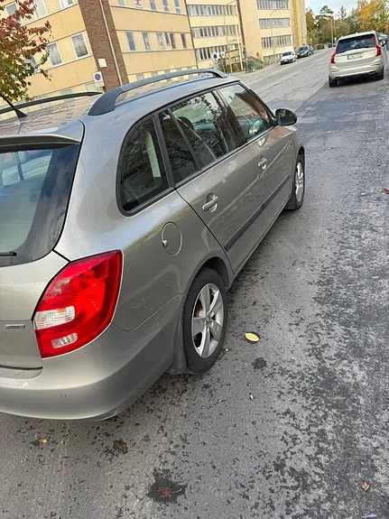 Skoda Fabia 2012 photo 3