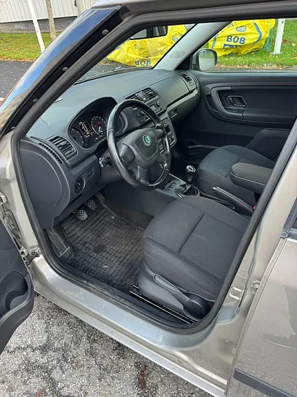 Skoda Fabia 2012 photo 5