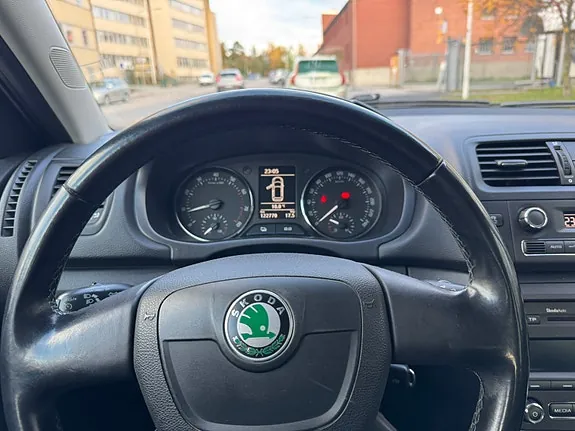 Skoda Fabia 2012 photo 4