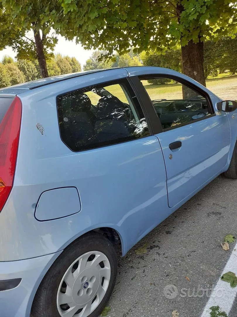 Fiat Punto 2002 photo 2