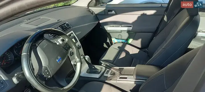 Volvo V50 2011 photo 2