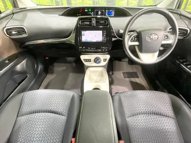 Toyota Prius 2017 photo 2
