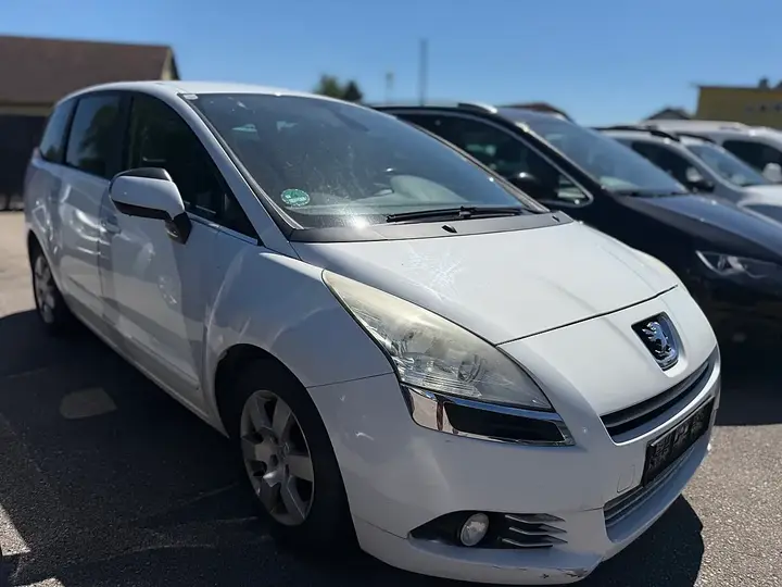 Peugeot 5008 2012 photo 2