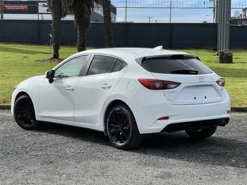 Mazda Axela 2018 photo 5