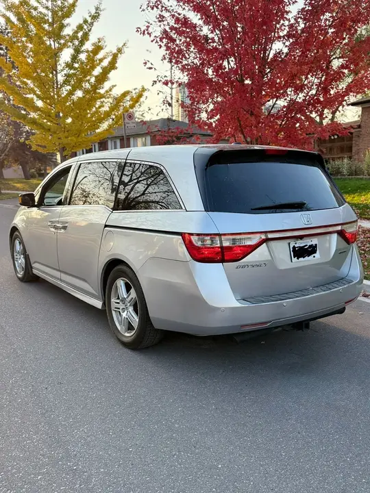 Honda Odyssey 2012 photo 3