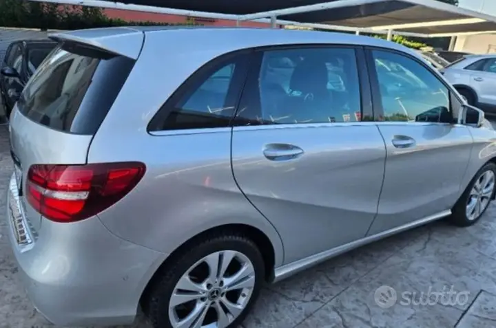 Mercedes-Benz B 180 2018 photo 3