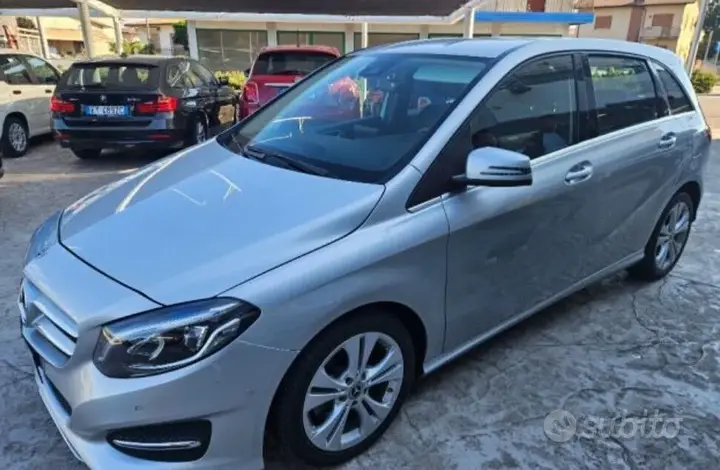 Mercedes-Benz B 180