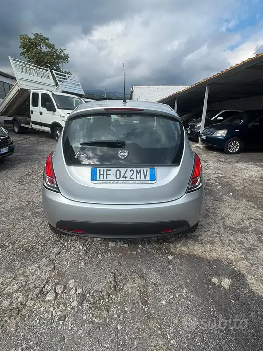 Lancia Ypsilon 2012 photo 2