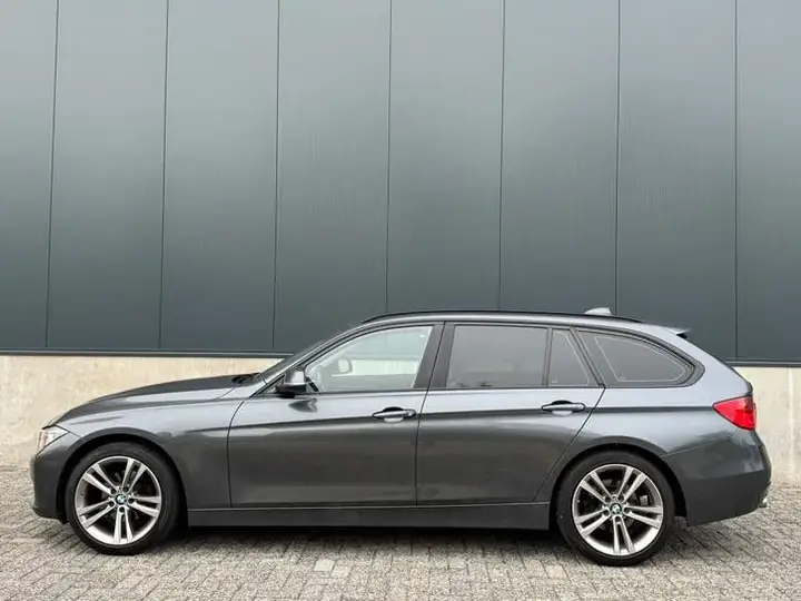 BMW 3 Series 2013 photo 2