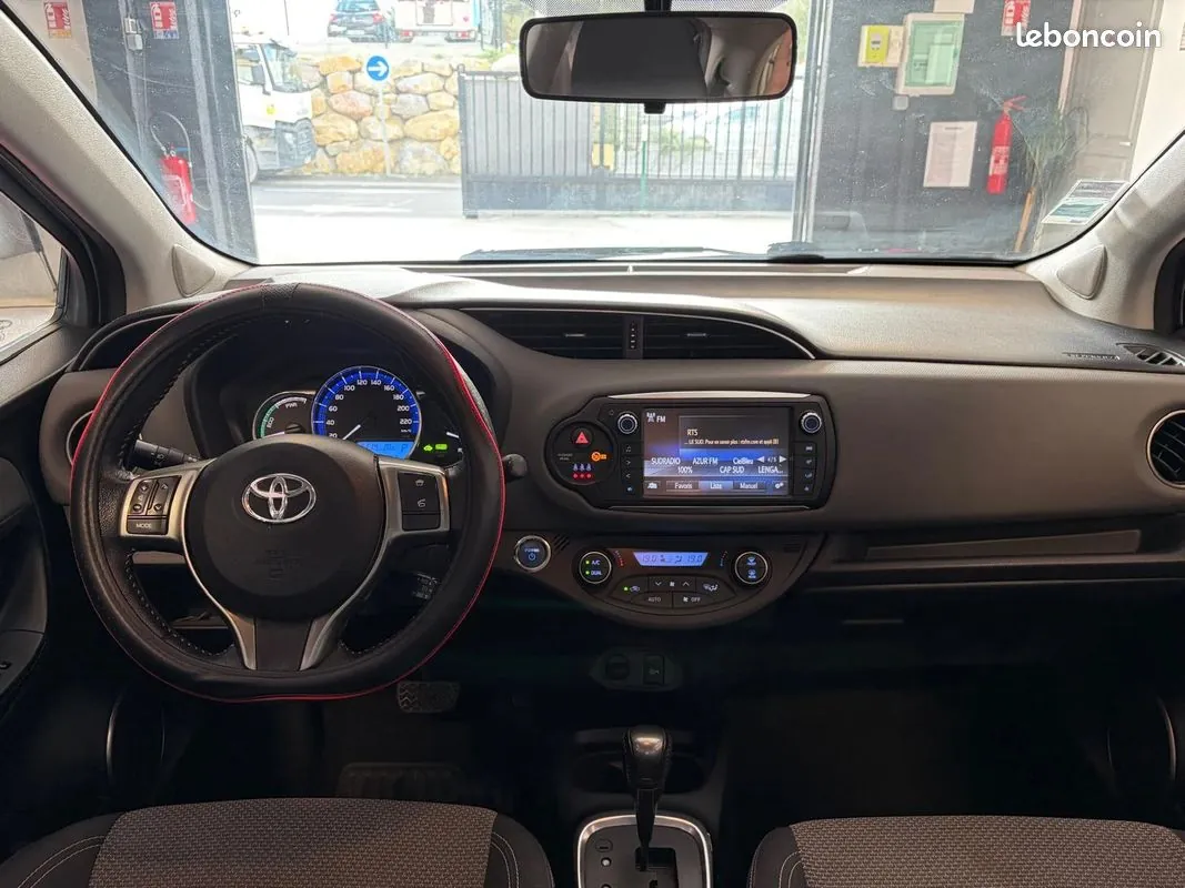 Toyota Yaris 2015 photo 3