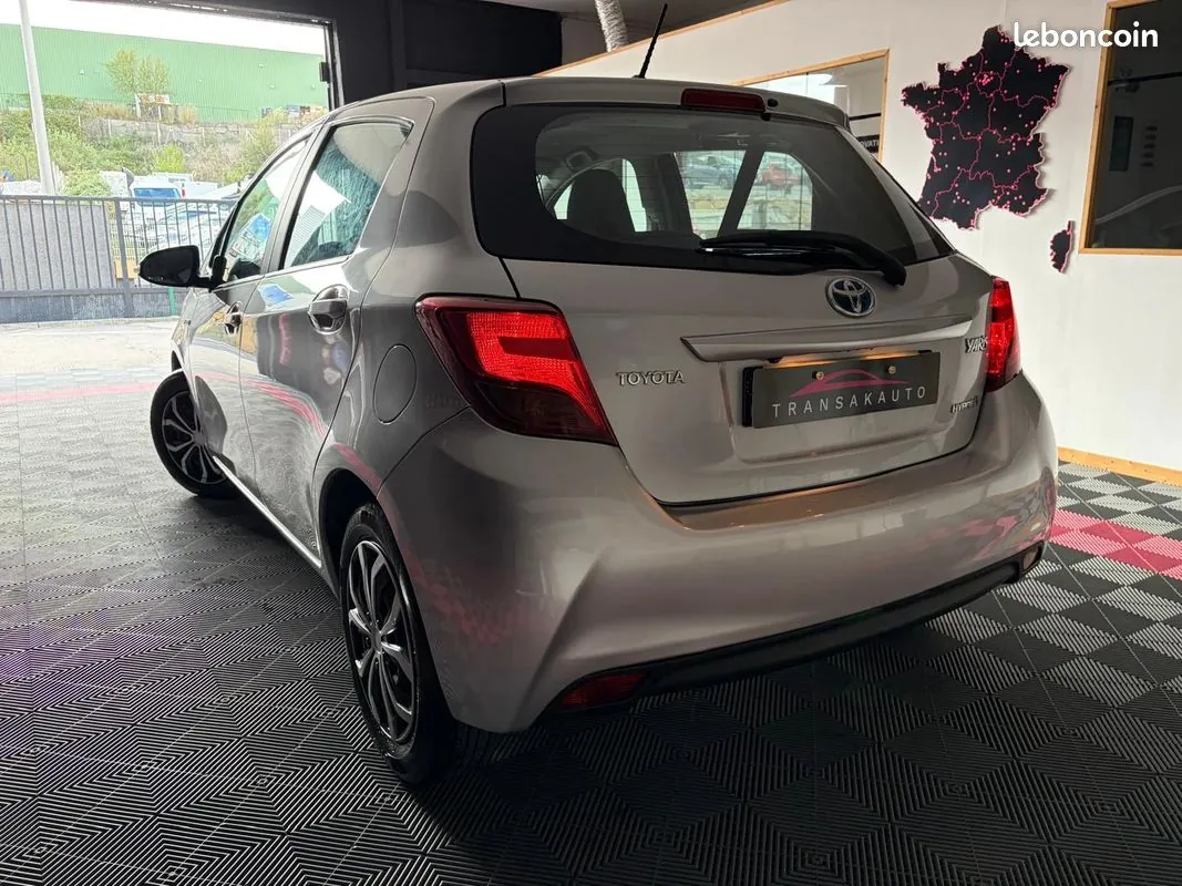 Toyota Yaris 2015 photo 2