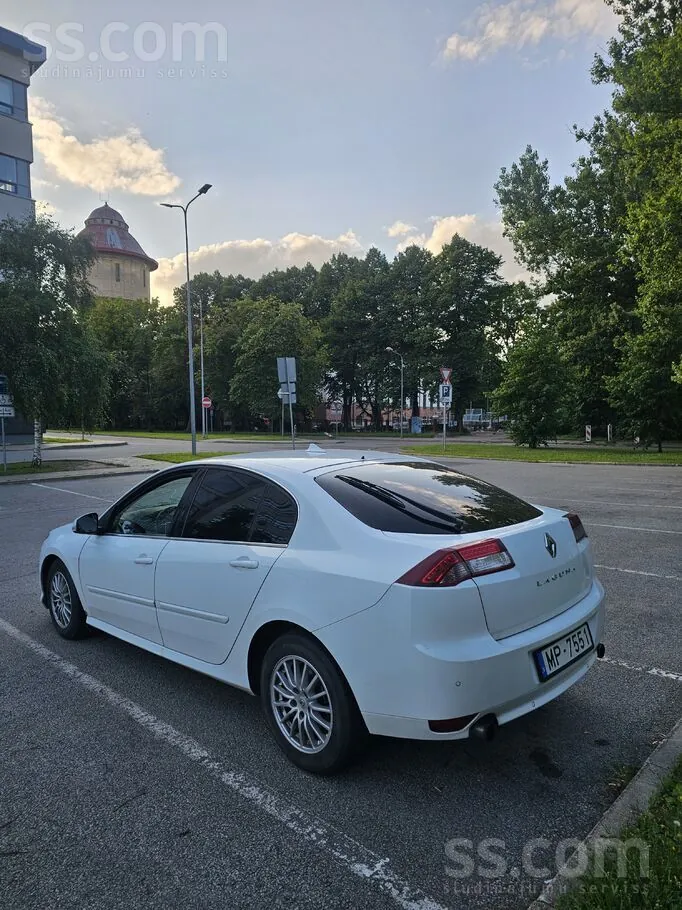 Renault Laguna 2012 photo 3