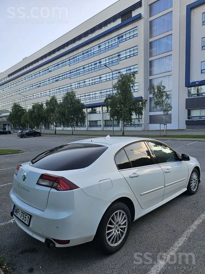 Renault Laguna 2012 photo 4