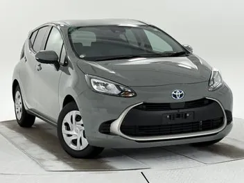 Toyota Aqua 2025 photo 2