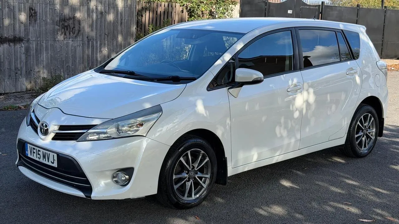 Toyota Verso 2015 photo 3