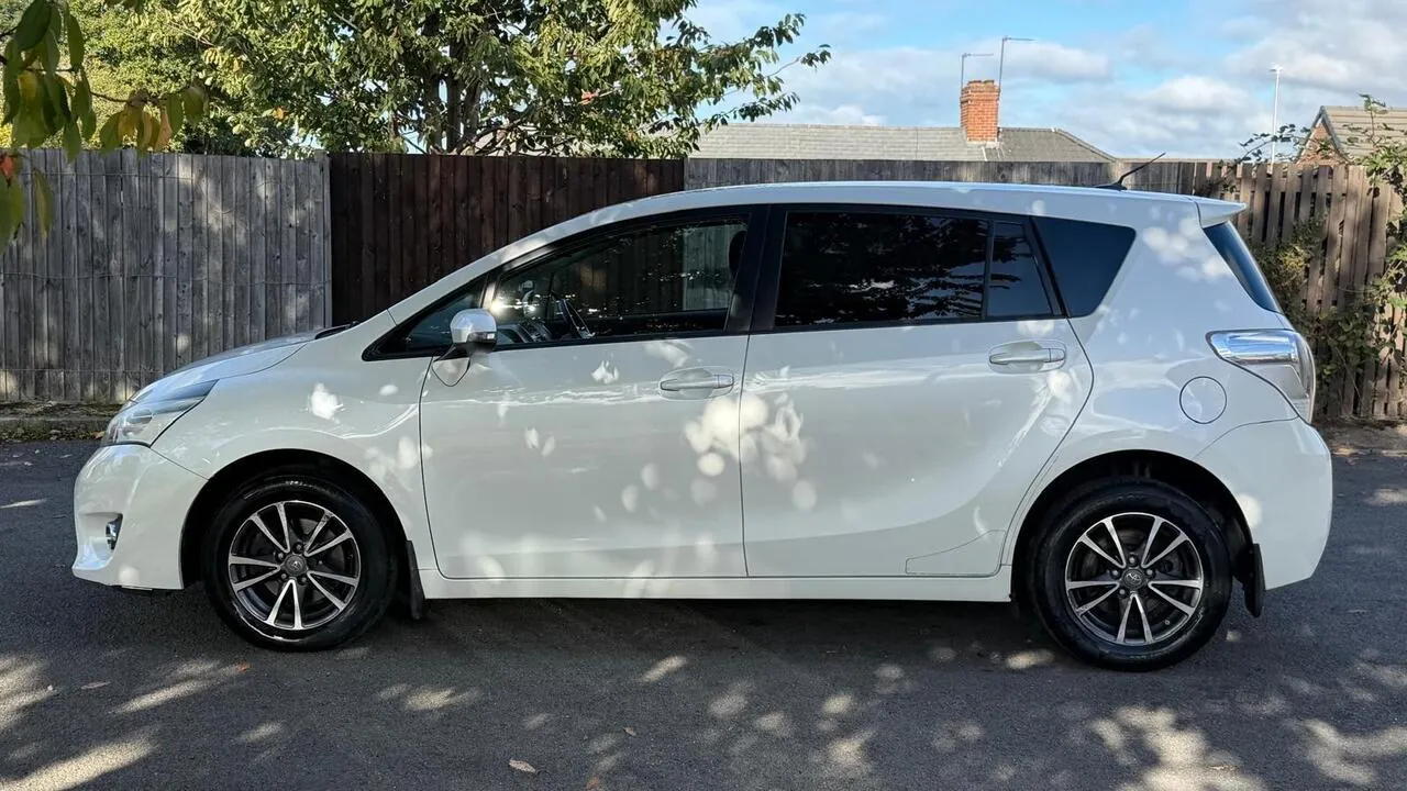 Toyota Verso 2015 photo 5
