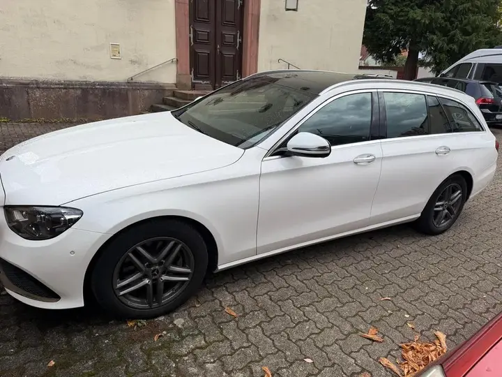 Mercedes-Benz E 220