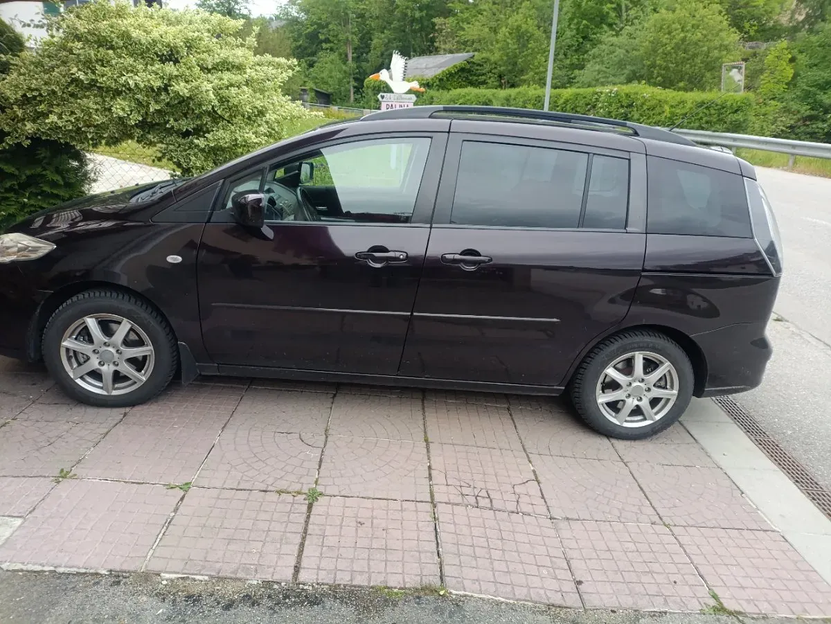 Mazda Mazda5 2010 photo 2