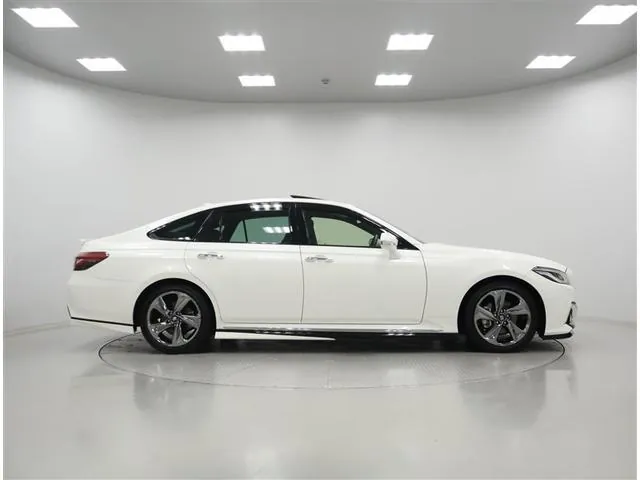 Toyota Crown Rs 2018 photo 5