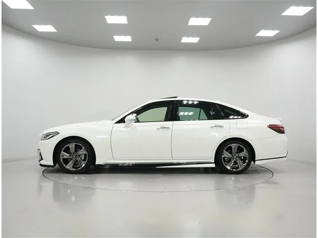 Toyota Crown Rs 2018 photo 4