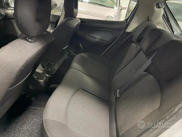 Peugeot 206 2008 photo 5