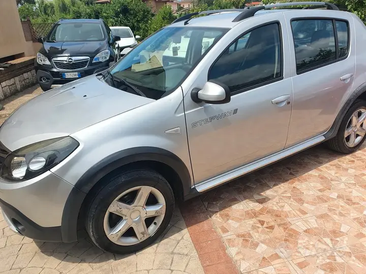 Dacia Sandero 2012 photo 2