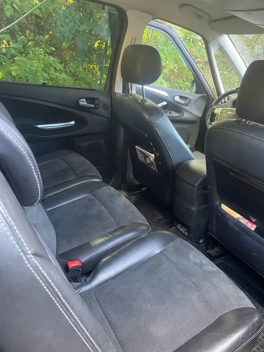 Ford Galaxy 2009 photo 3