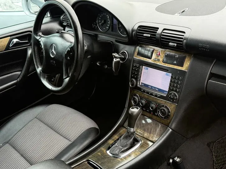 Mercedes-Benz C-Class 2007 photo 2
