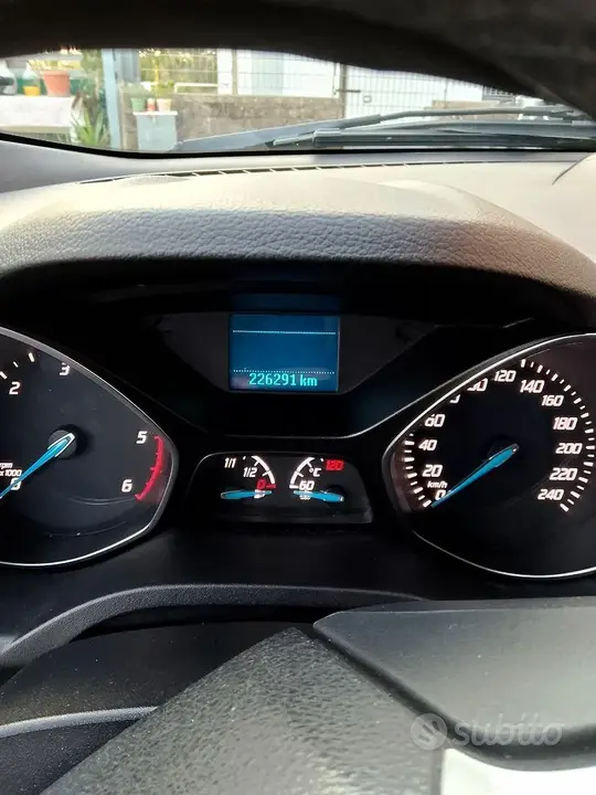 Ford Kuga 2015 photo 3
