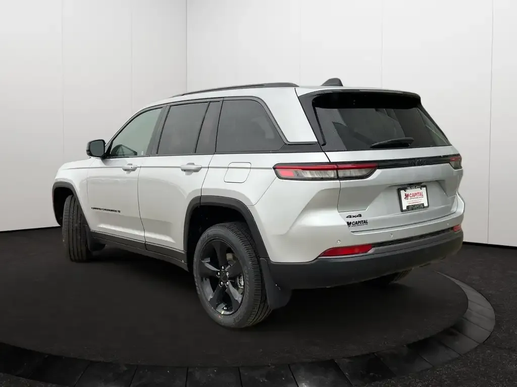 Jeep Grand Cherokee 2026 photo 4