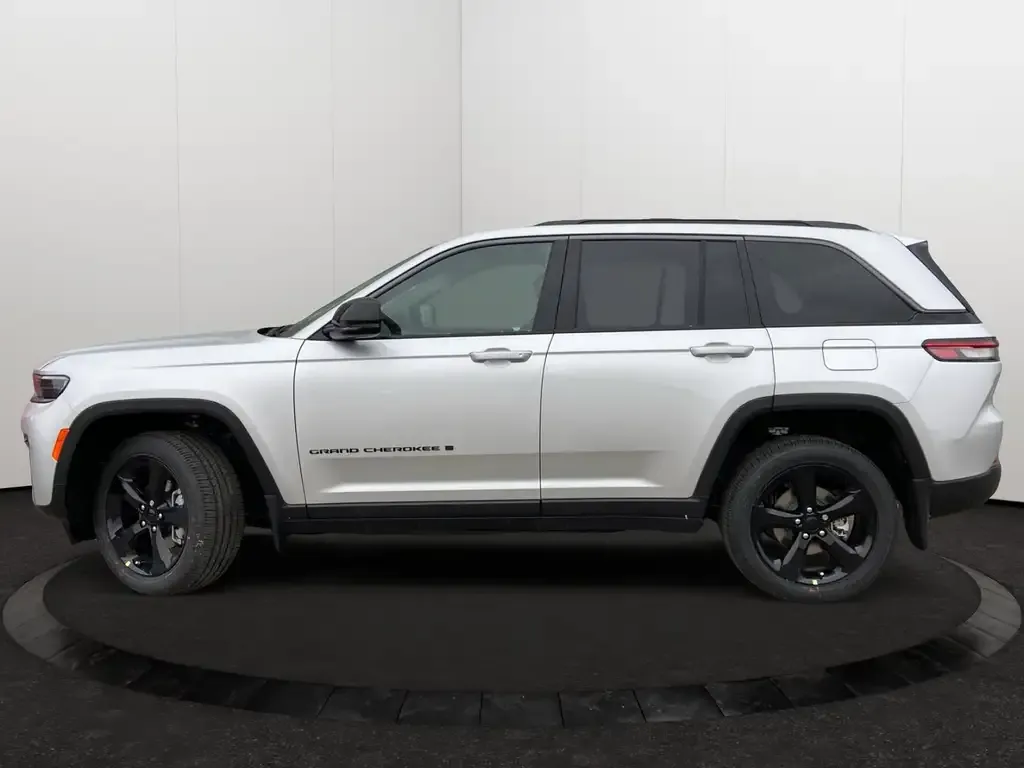 Jeep Grand Cherokee 2026 photo 2