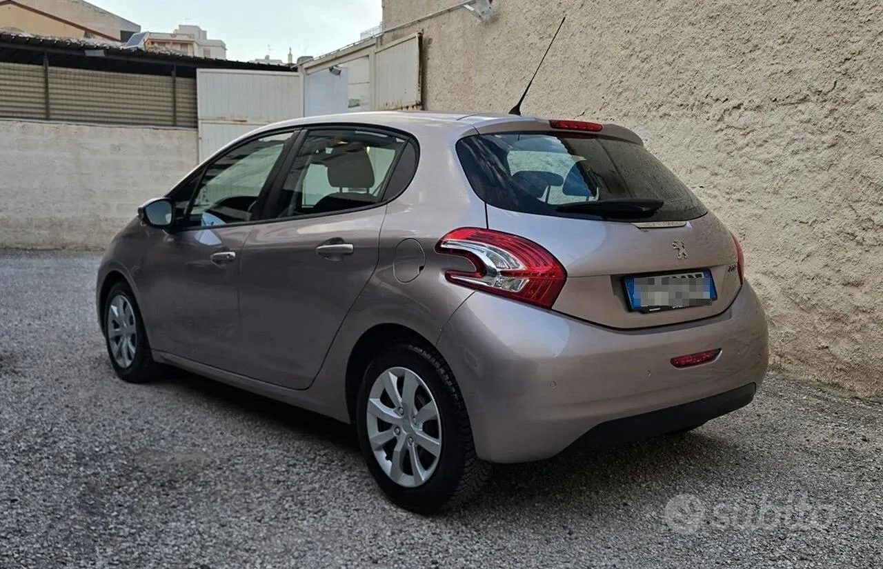 Peugeot 208 2013 photo 3