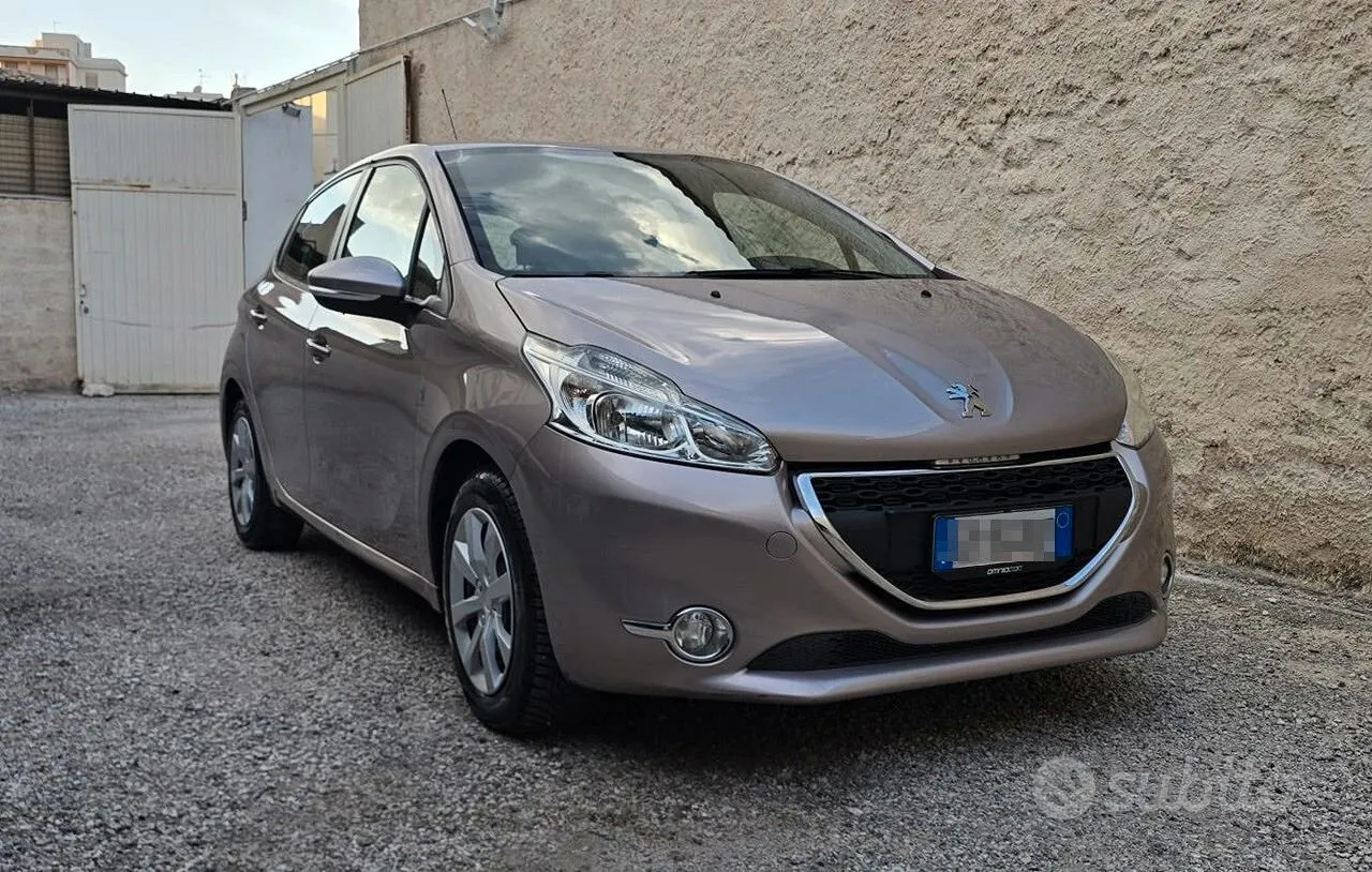 Peugeot 208 2013 photo 2