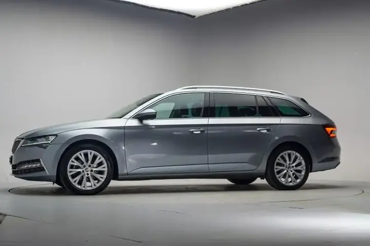 Skoda Superb 2021 photo 2