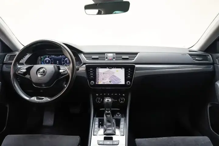 Skoda Superb 2021 photo 3
