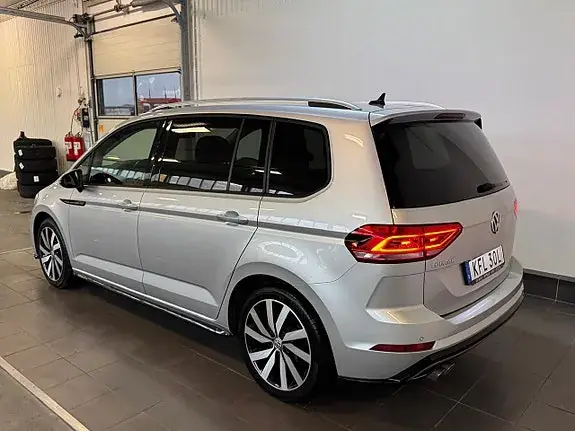 Volkswagen Touran 2020 photo 2
