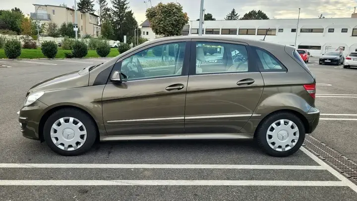 Mercedes-Benz B-Class 2011 photo 3