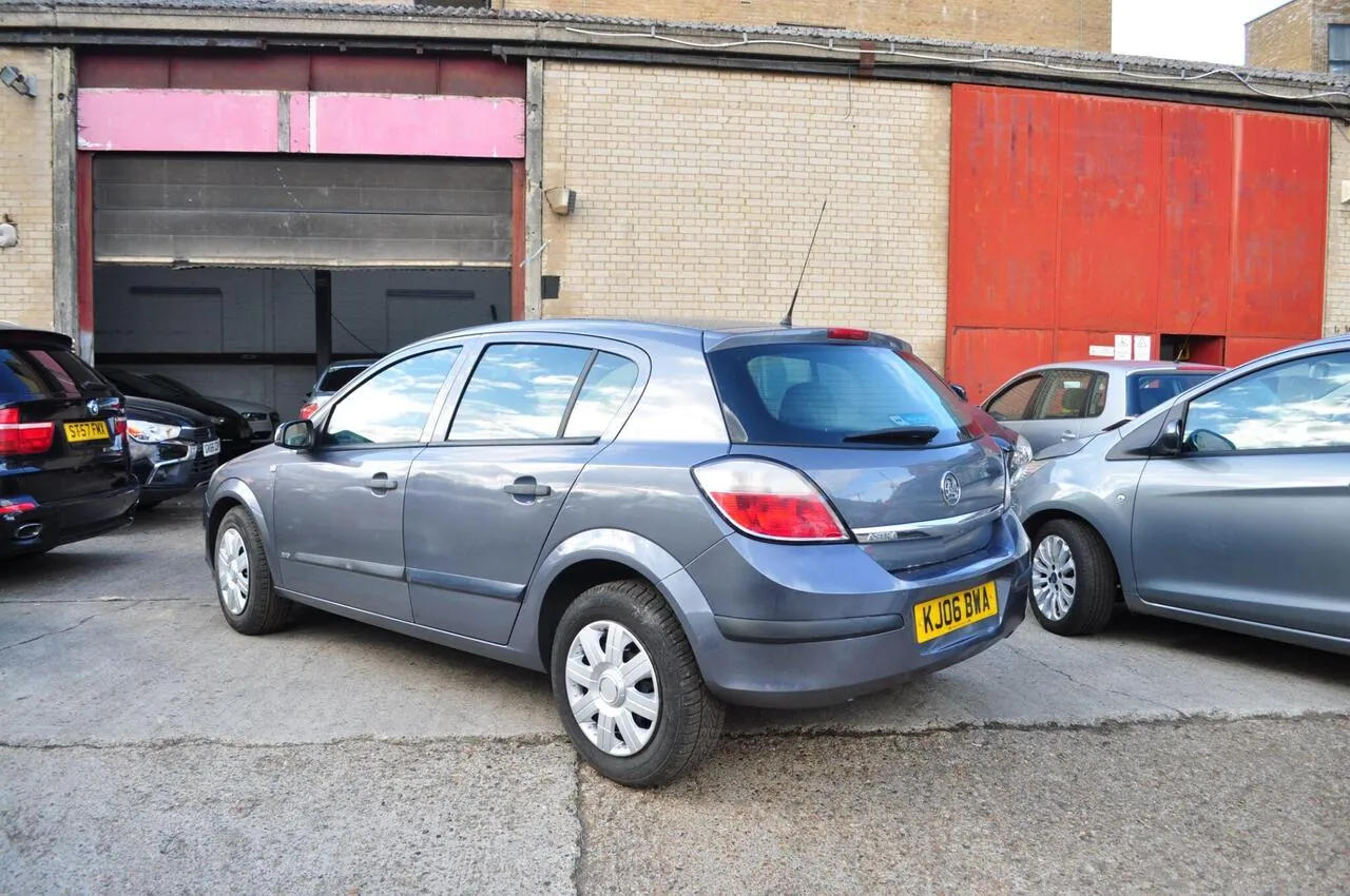 Vauxhall Astra 2006 photo 4