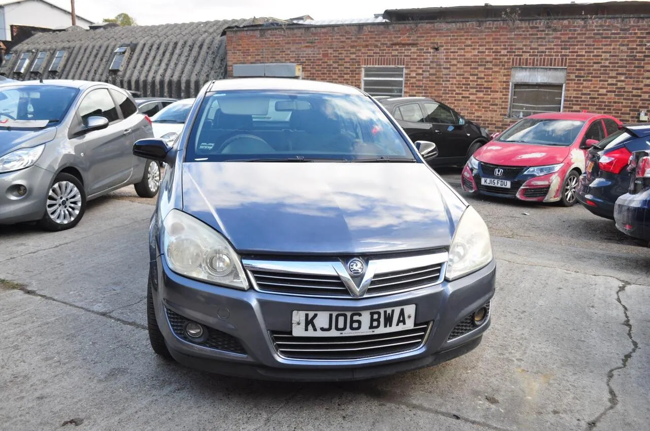 Vauxhall Astra 2006 photo 2