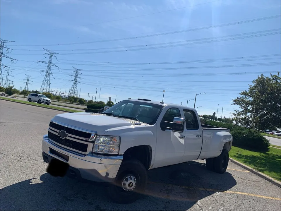 Chevrolet Silverado 3500 2011 photo 2