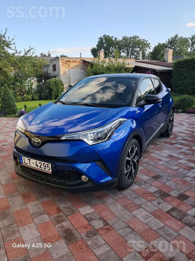 Toyota C-Hr 2018 photo 2