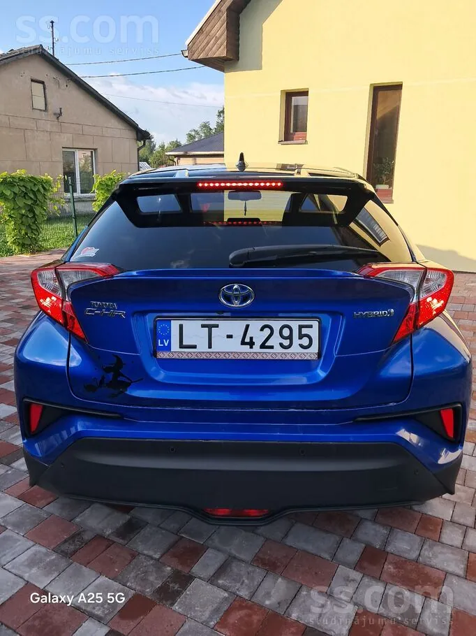 Toyota C-Hr 2018 photo 3