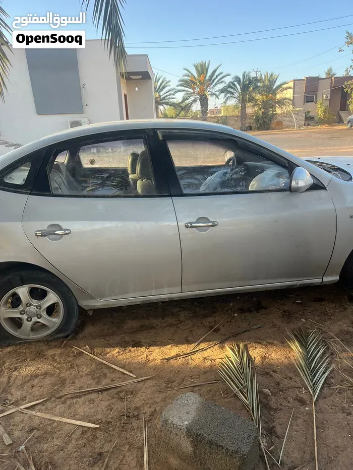 Hyundai Avante 2010 photo 2