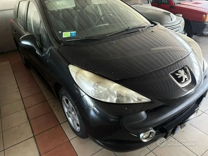 Peugeot 207 2011 photo 4