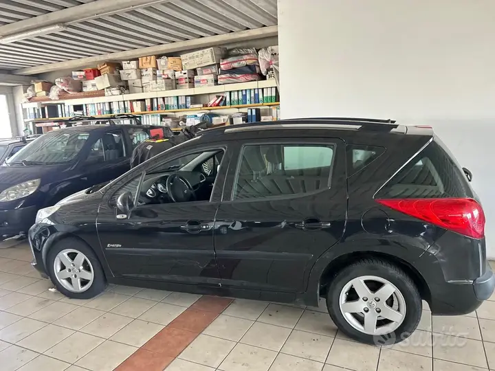 Peugeot 207 2011 photo 2