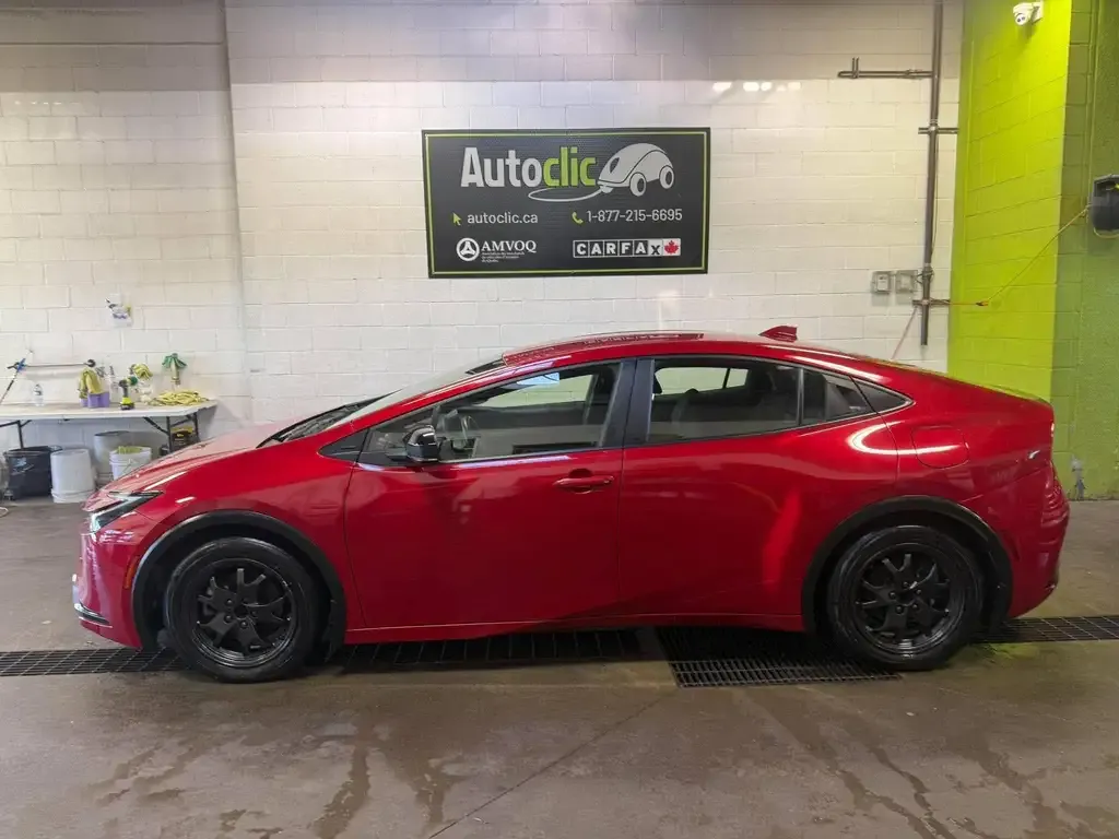 Toyota Prius Prime 2023 photo 2