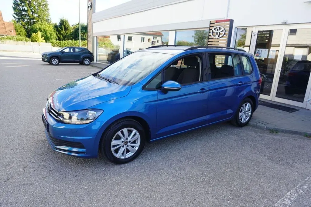 Volkswagen Touran 2023 photo 2