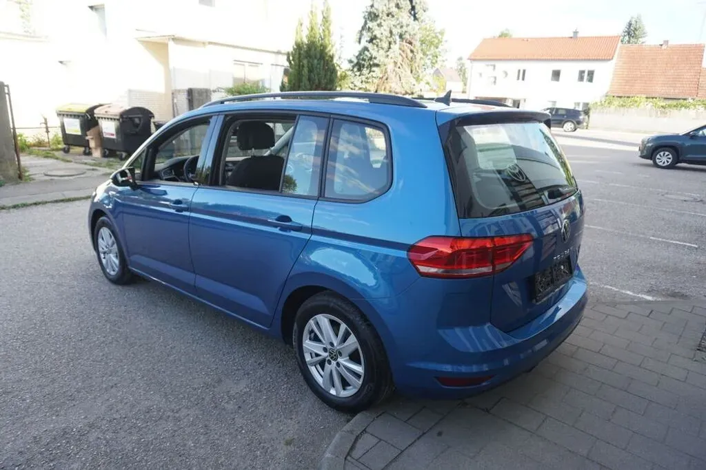 Volkswagen Touran 2023 photo 3