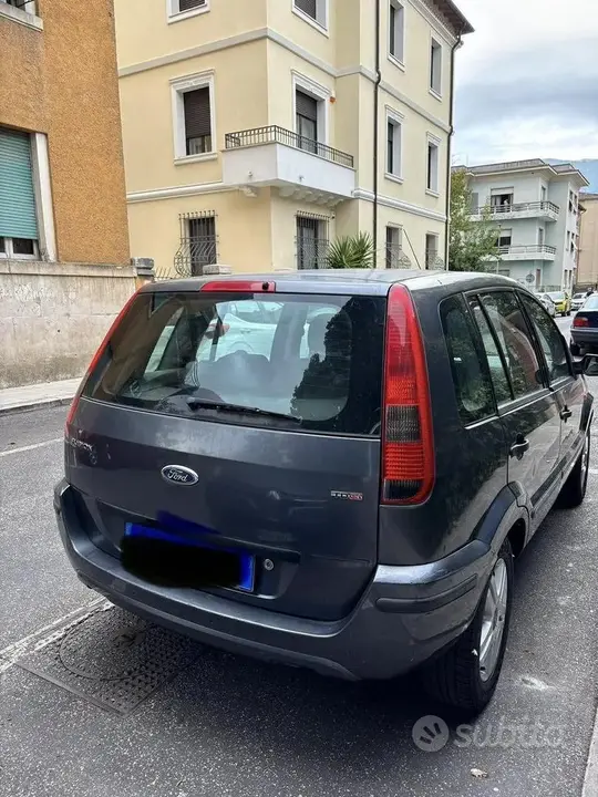 Ford Fusion 2003 photo 5
