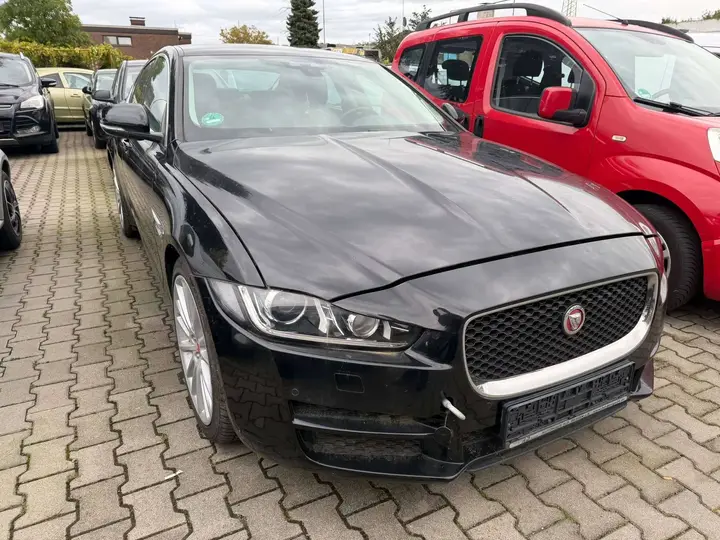 Jaguar Xe 2018 photo 5